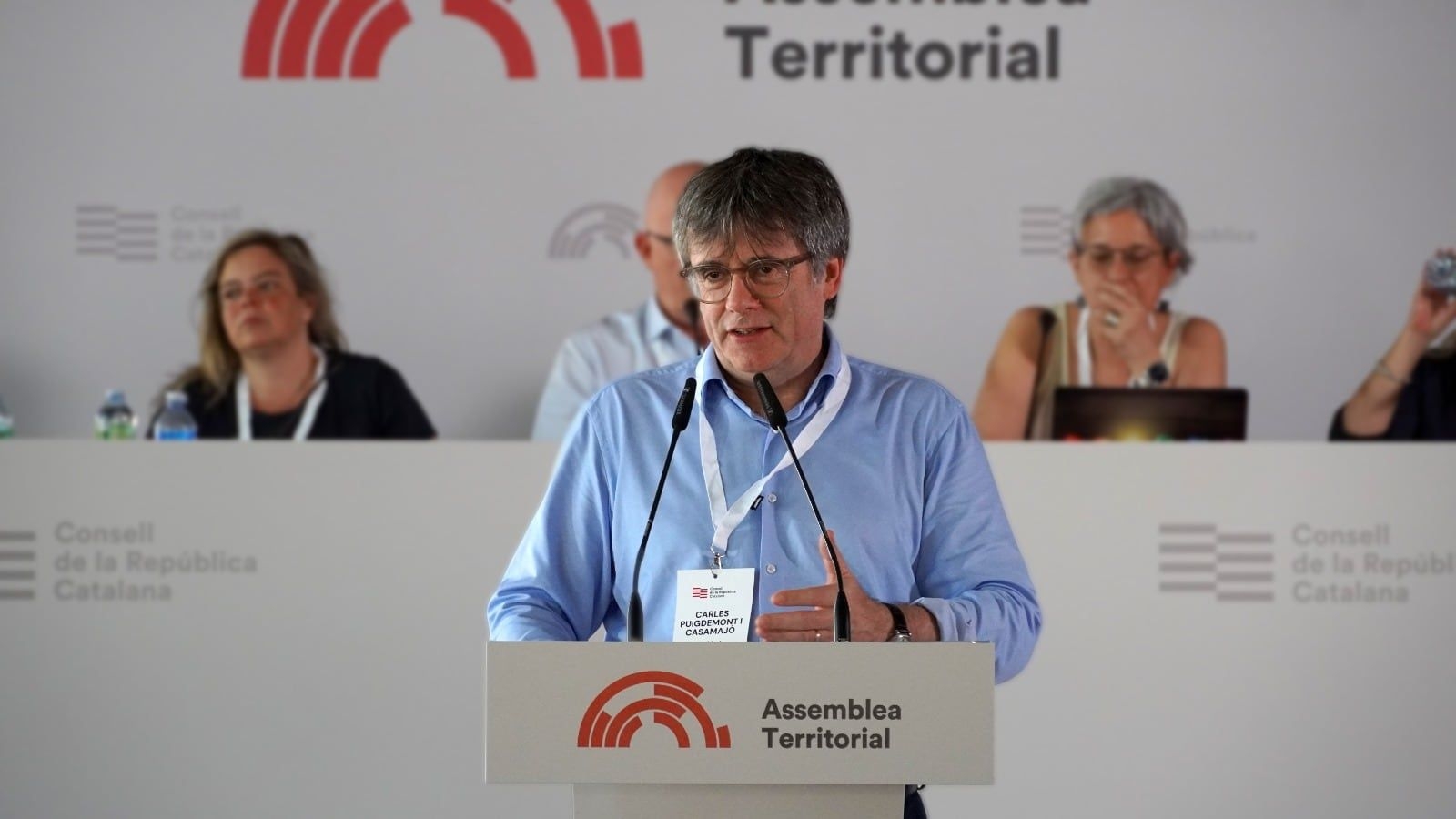 Demissões em massa marcam crise no Consell da República