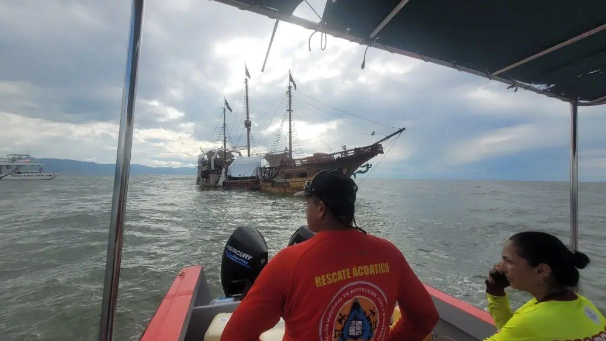 Navio réplica de Colombo afunda em Puerto Vallarta