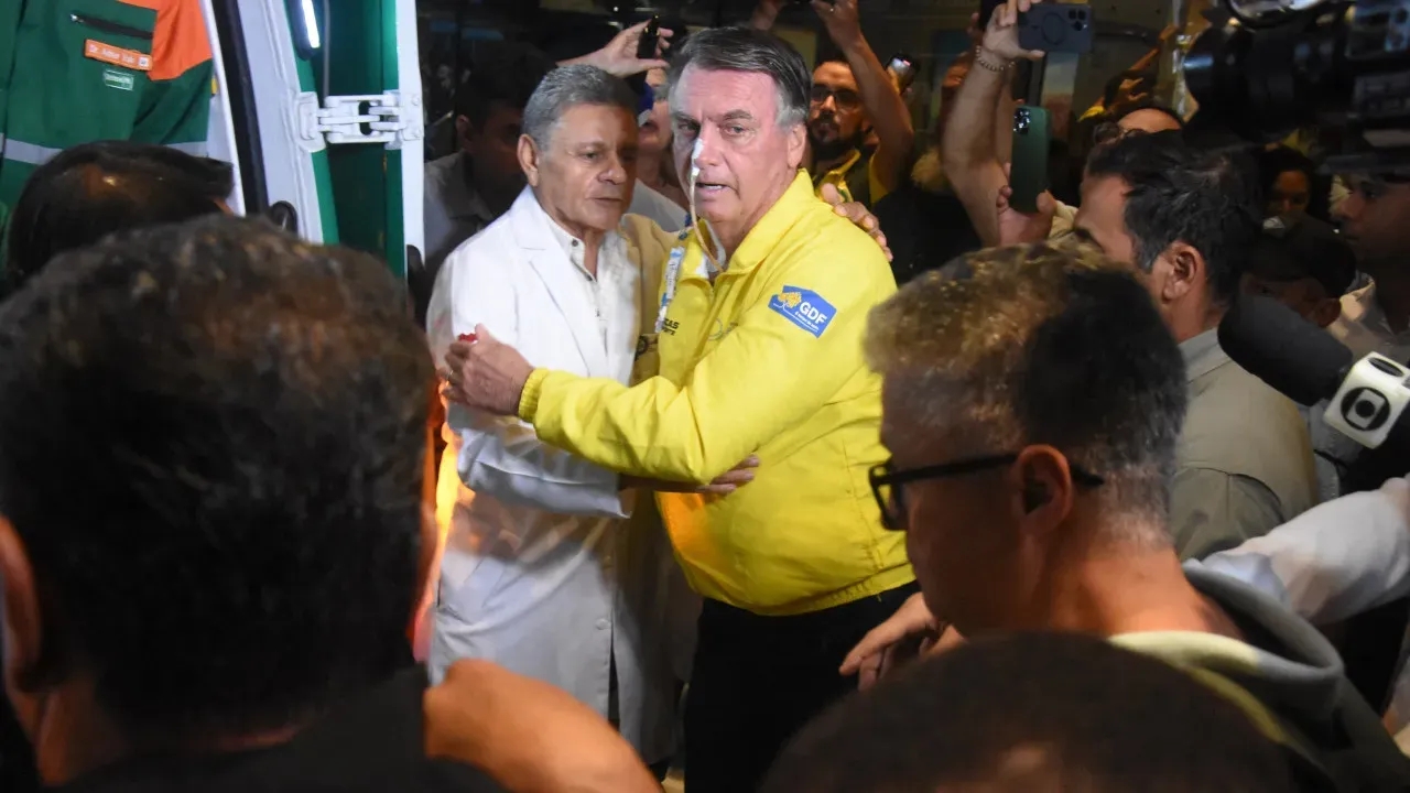Médico fala sobre cirurgia extensa de Bolsonaro
