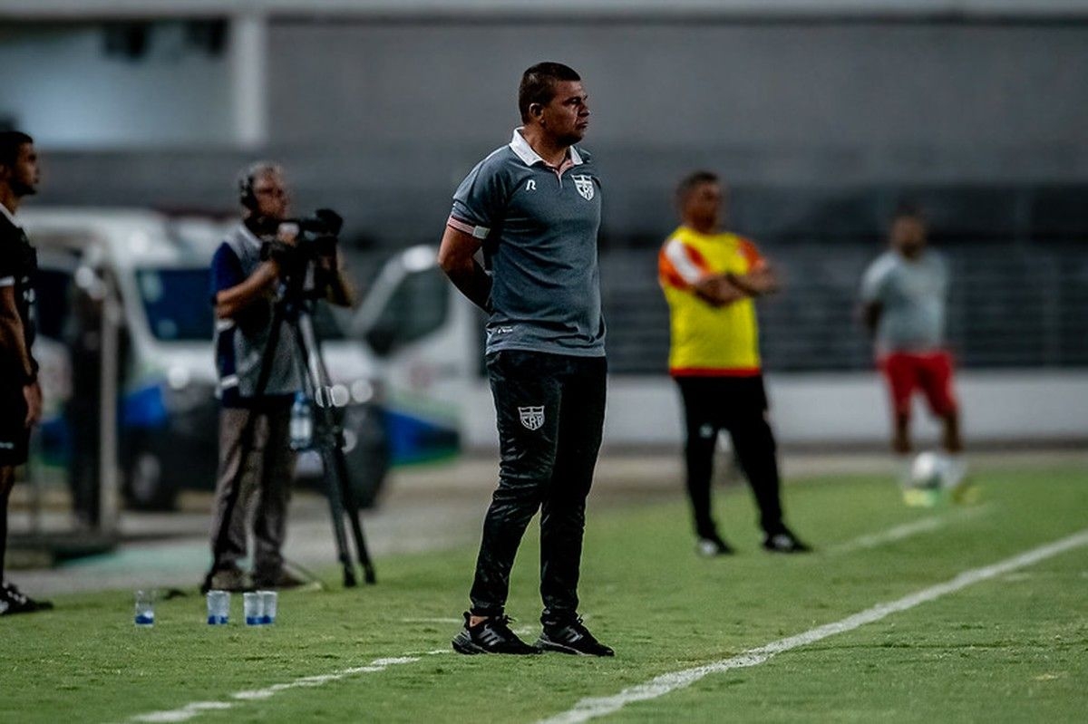 Louzer critica falta de agressividade do CRB em empate