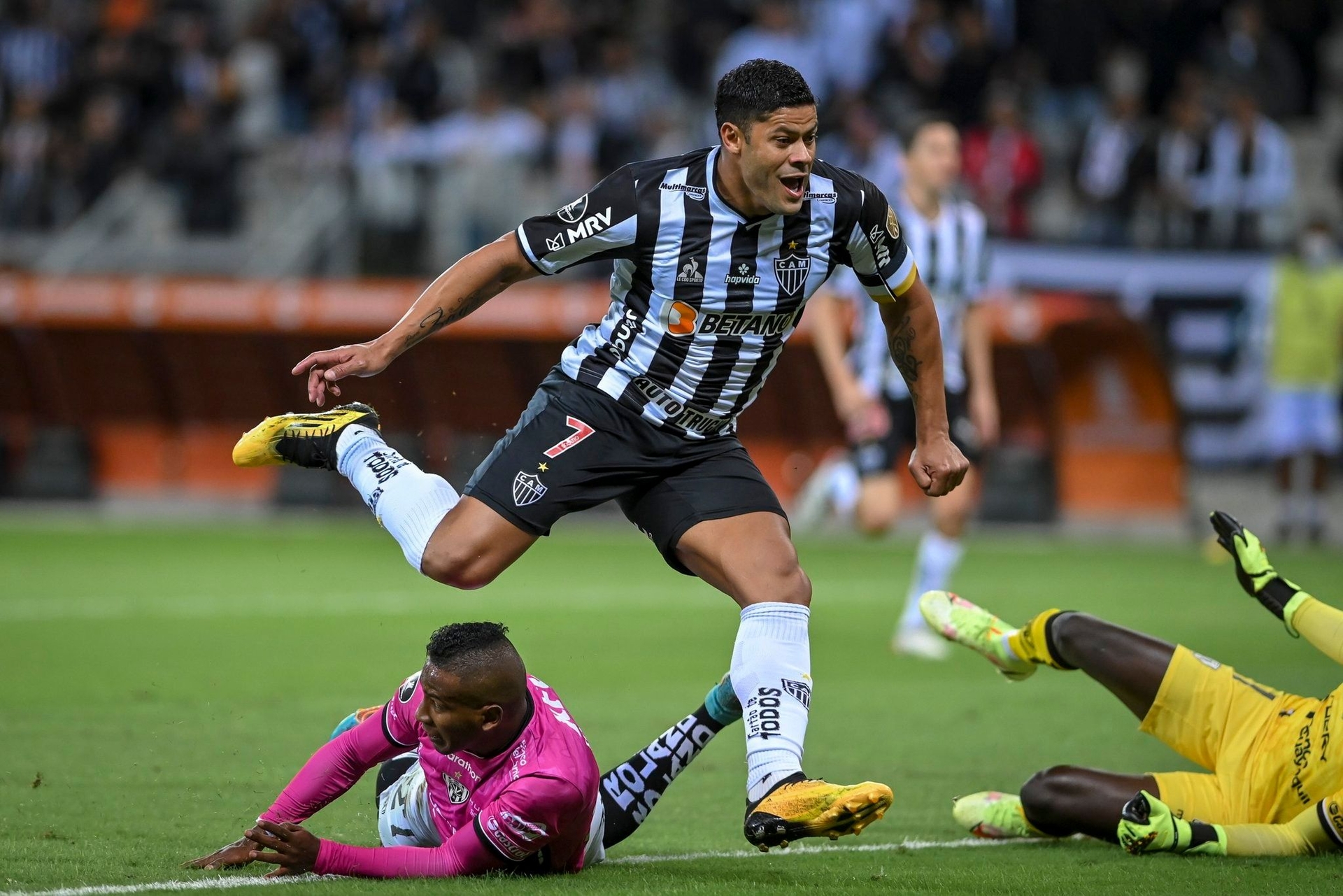 Luís Segovia destaca Hulk como atacante mais difícil