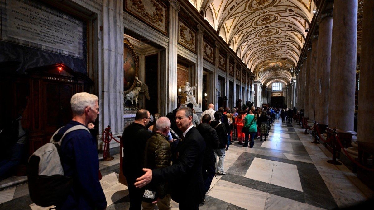 Visitas ao túmulo do papa Francisco começam em Roma