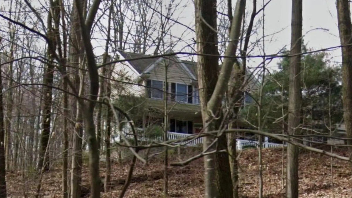 Casal é preso por forçar filho a viver em galpão