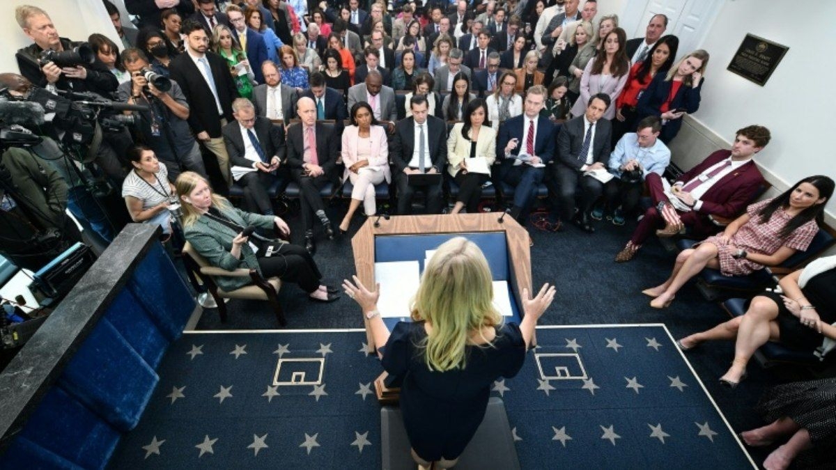 Trump e a mídia: uma relação conturbada em 100 dias