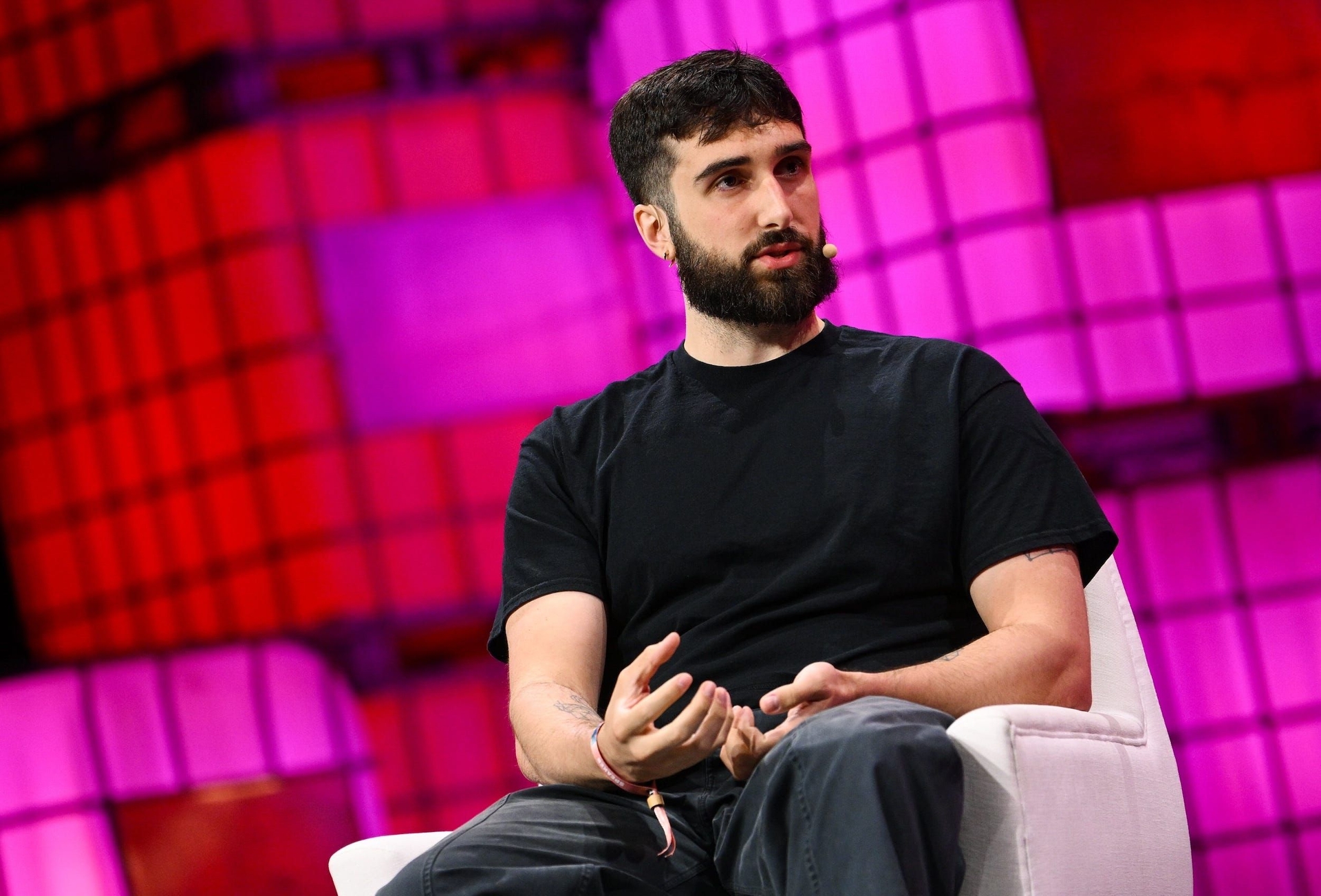 A IA pode revolucionar o setor financeiro segundo CEO da Cohere