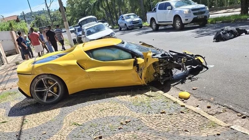 Homem destrói Ferrari de R$ 4 milhões em Campinas