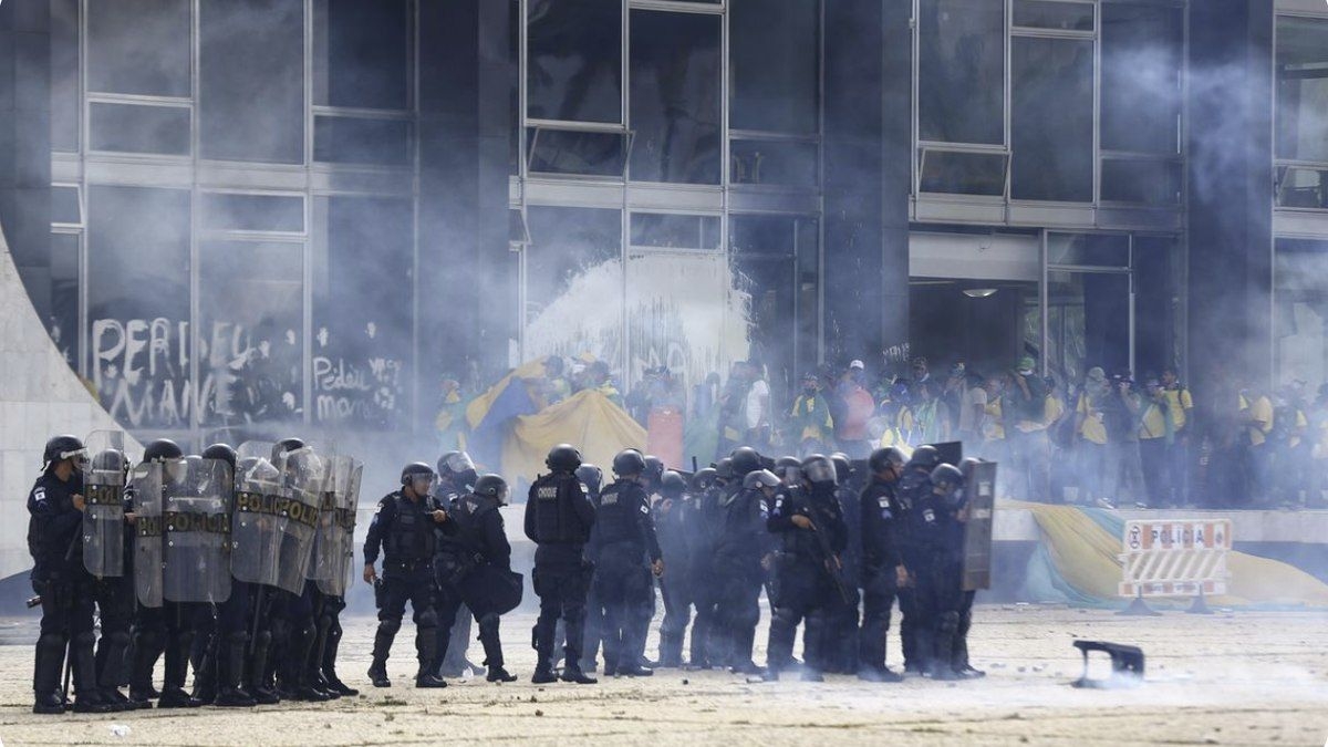 STF analisa julgamento de grupo que tentou golpe no Brasil