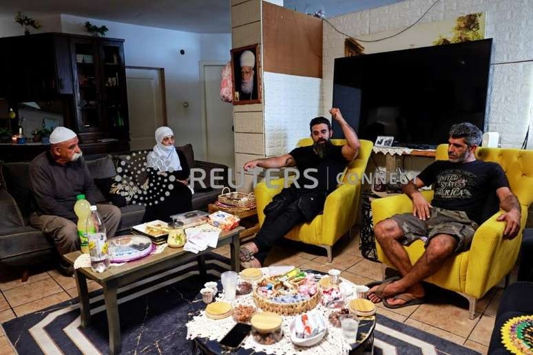 "Eu renasci" em 7 de outubro, diz sobrevivente de ataque do Hamas a festival em Israel