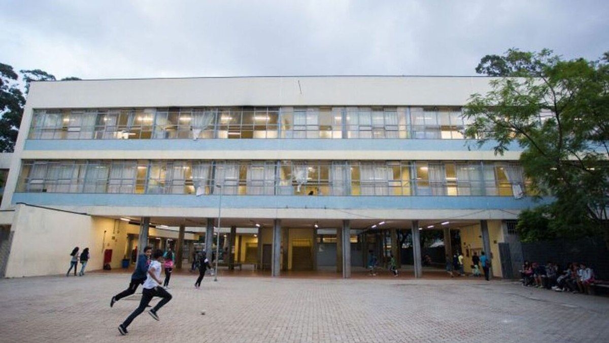 Governo de SP triplica equipes nas escolas com mais alunos