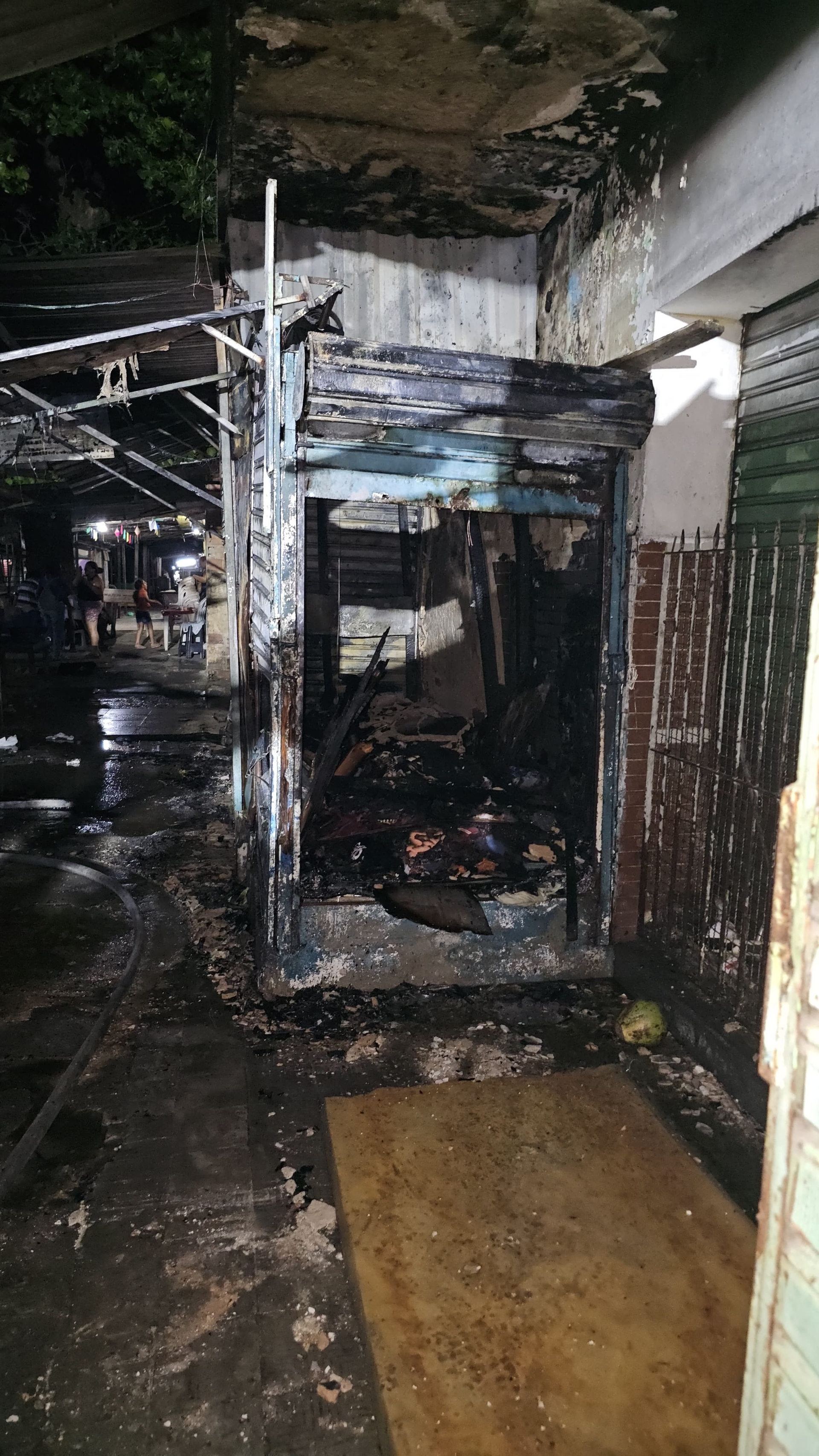 Incêndio em barracas na Feira do Rato em Maceió