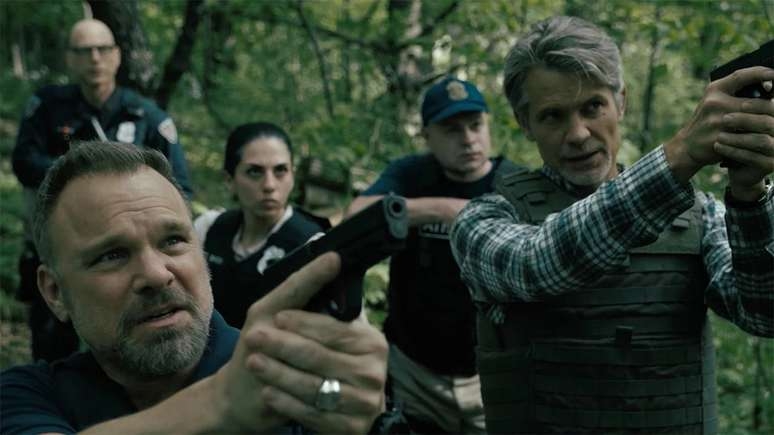 Uma das melhores séries de suspense retornou 8 anos depois com um spin-off e é tão bom quanto a original