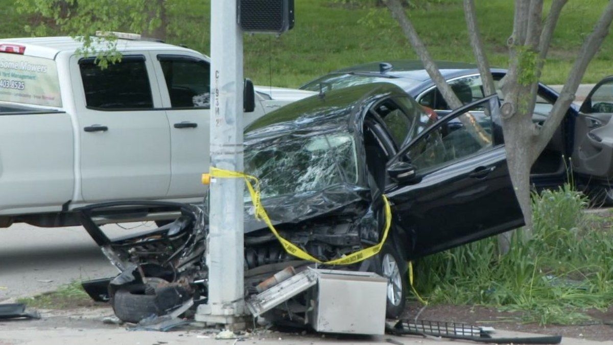 Pai atropela e mata policial em vingança nos EUA