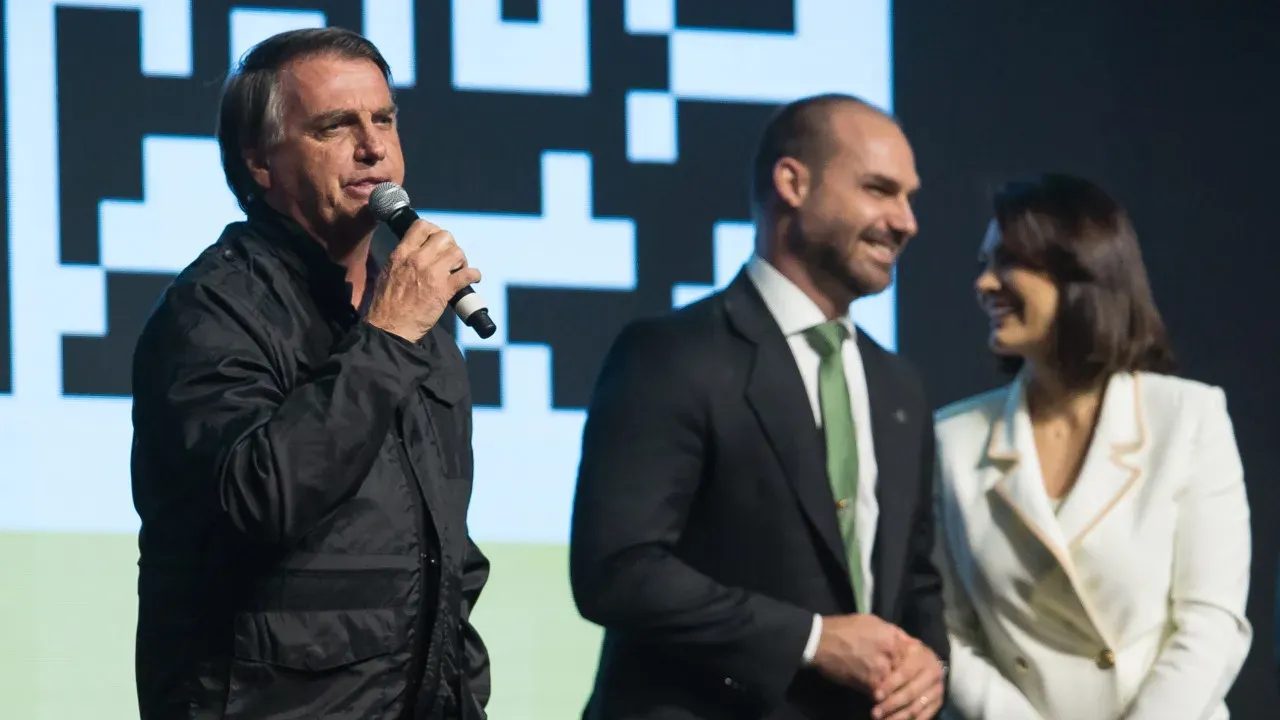 Bolsonarismo enfrenta disputa interna antes das eleições de 2026