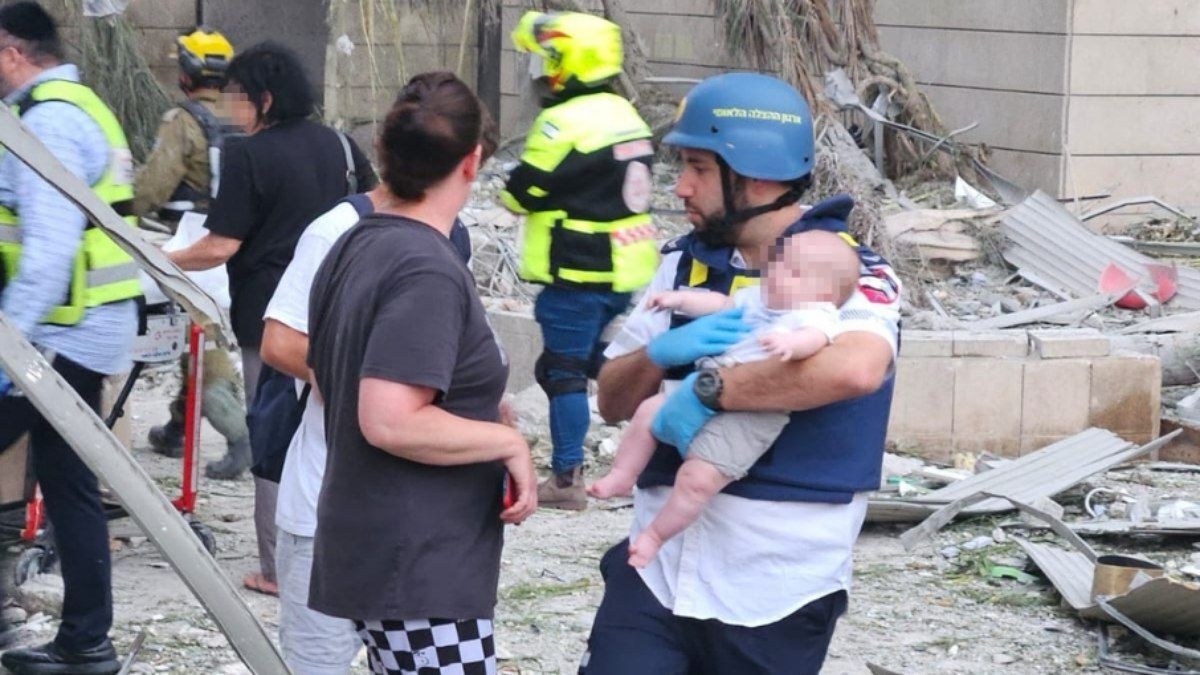 Ataque de mísseis iranianos em Israel deixa mortos e feridos