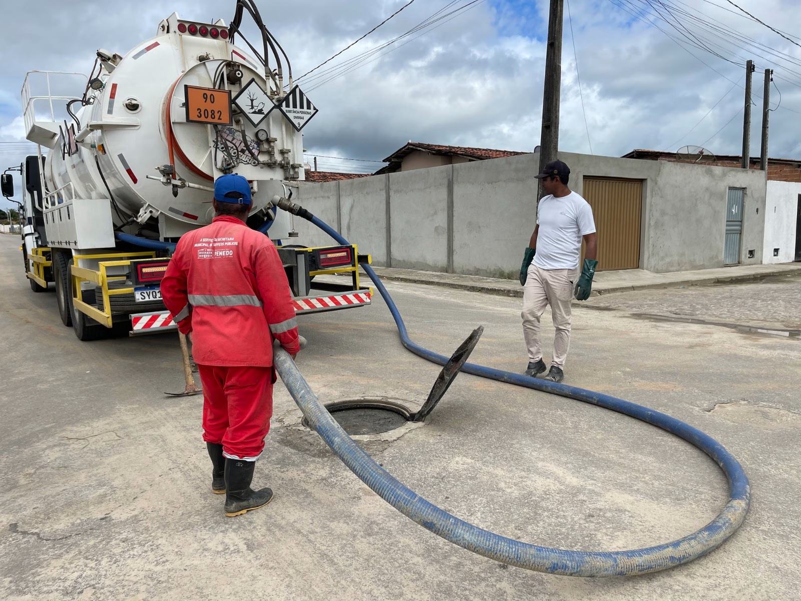 Desobstrução de galerias melhora escoamento das chuvas