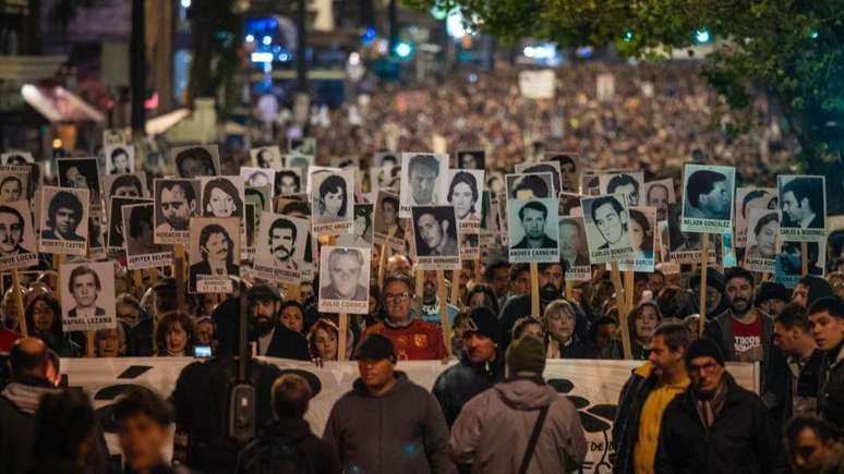 A lei que pode tirar da prisão militares que cometeram crimes durante ditadura no Uruguai