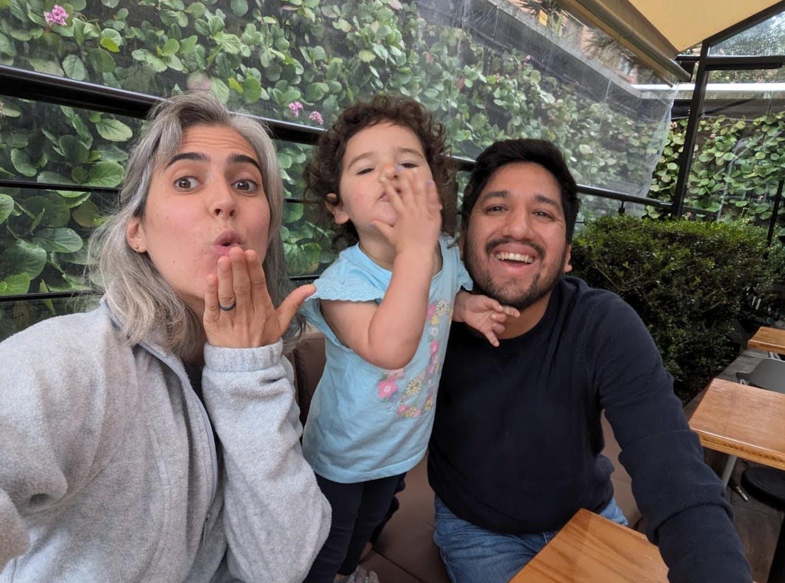 Família troca Portugal pela Colômbia em busca de lar