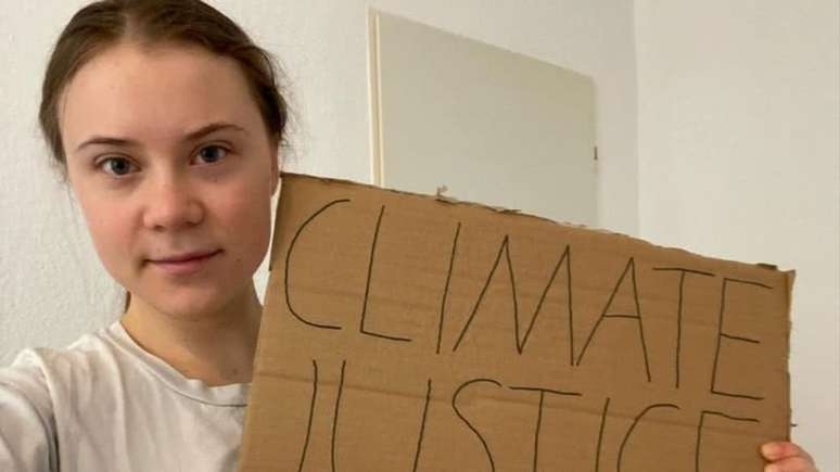 Greta Thunberg é detida durante protesto na Dinamarca