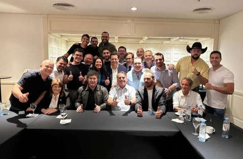 Milei toma posse com argentinos impacientes e sem margem para erros; leia a análise