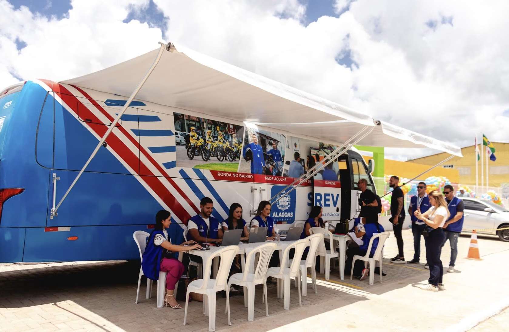 Ônibus da Seprev oferece serviços gratuitos em Penedo