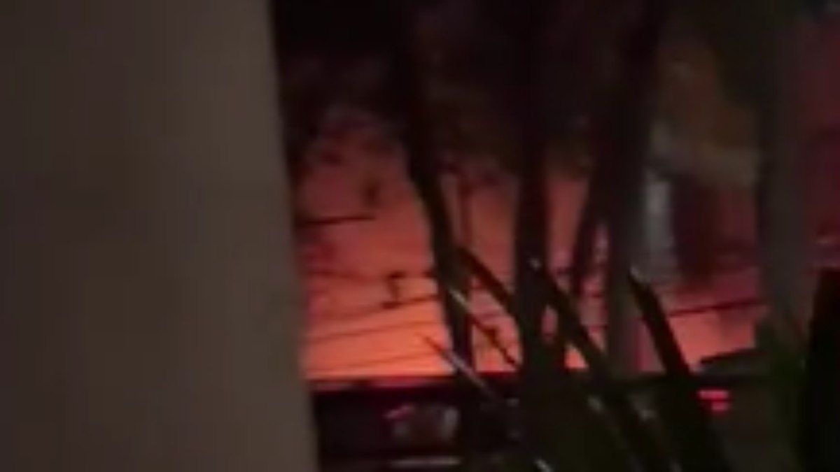 Balão provoca incêndio em residência na Zona Oeste