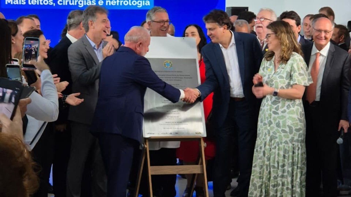 Lula inaugura nova ala do Hospital Universitário em São Carlos