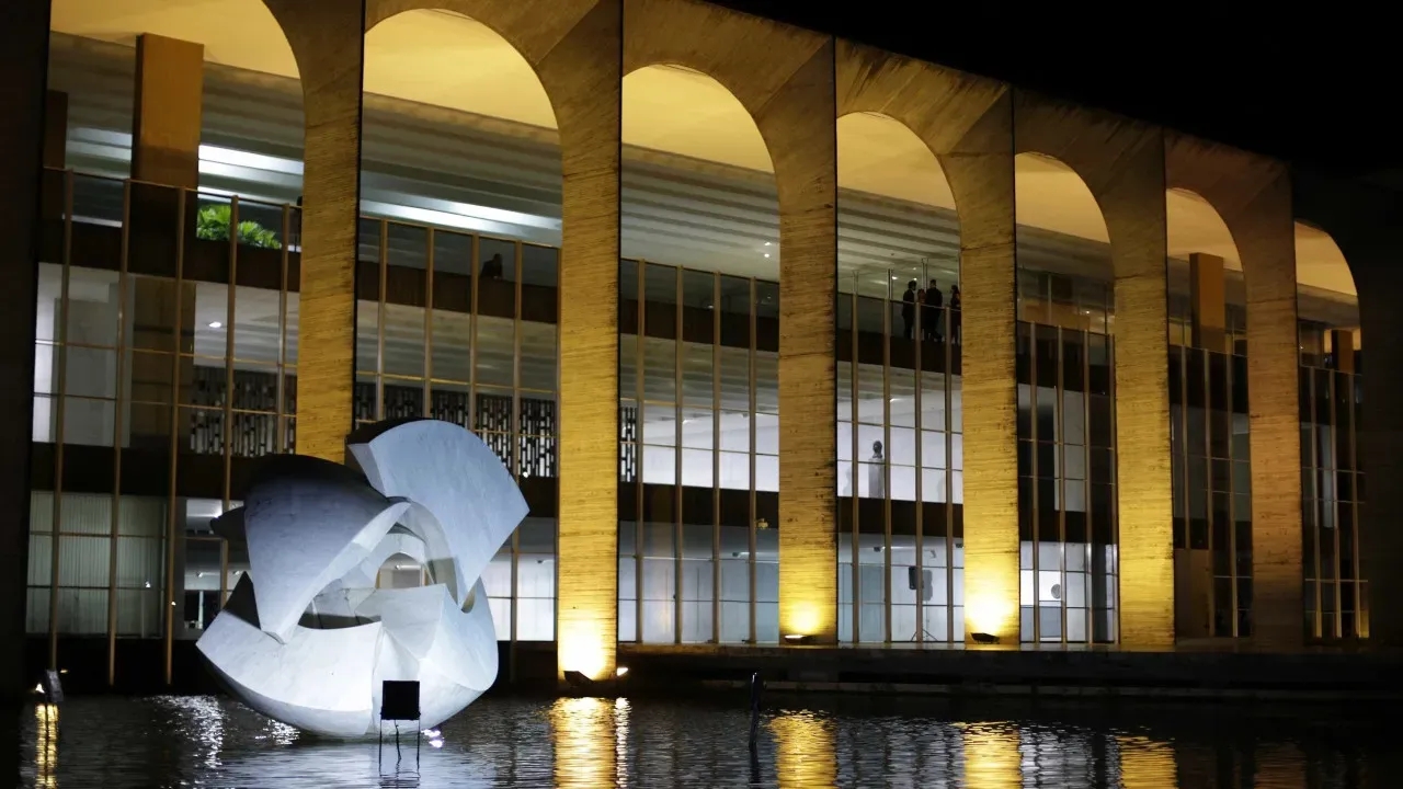 Itamaraty busca resolver crise com Paraguai sobre espionagem