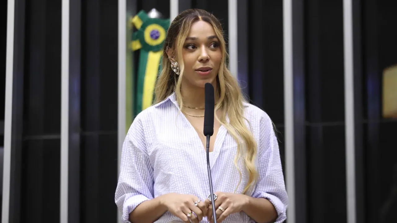 Tarcísio lidera para governo de SP com Erika Hilton em alta