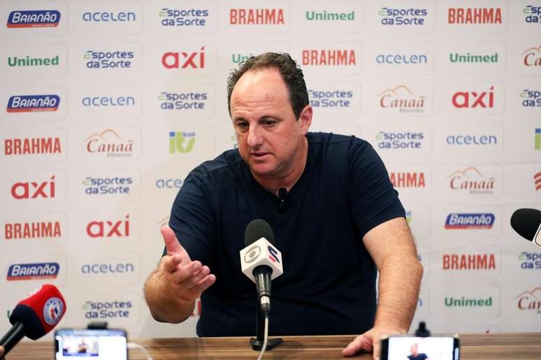 Rogério Ceni exalta luta da equipe no triunfo contra o Fluminense
