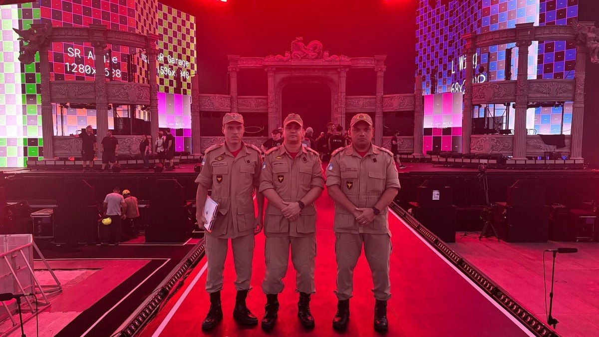 Bombeiros inspecionam estruturas do show de Lady Gaga