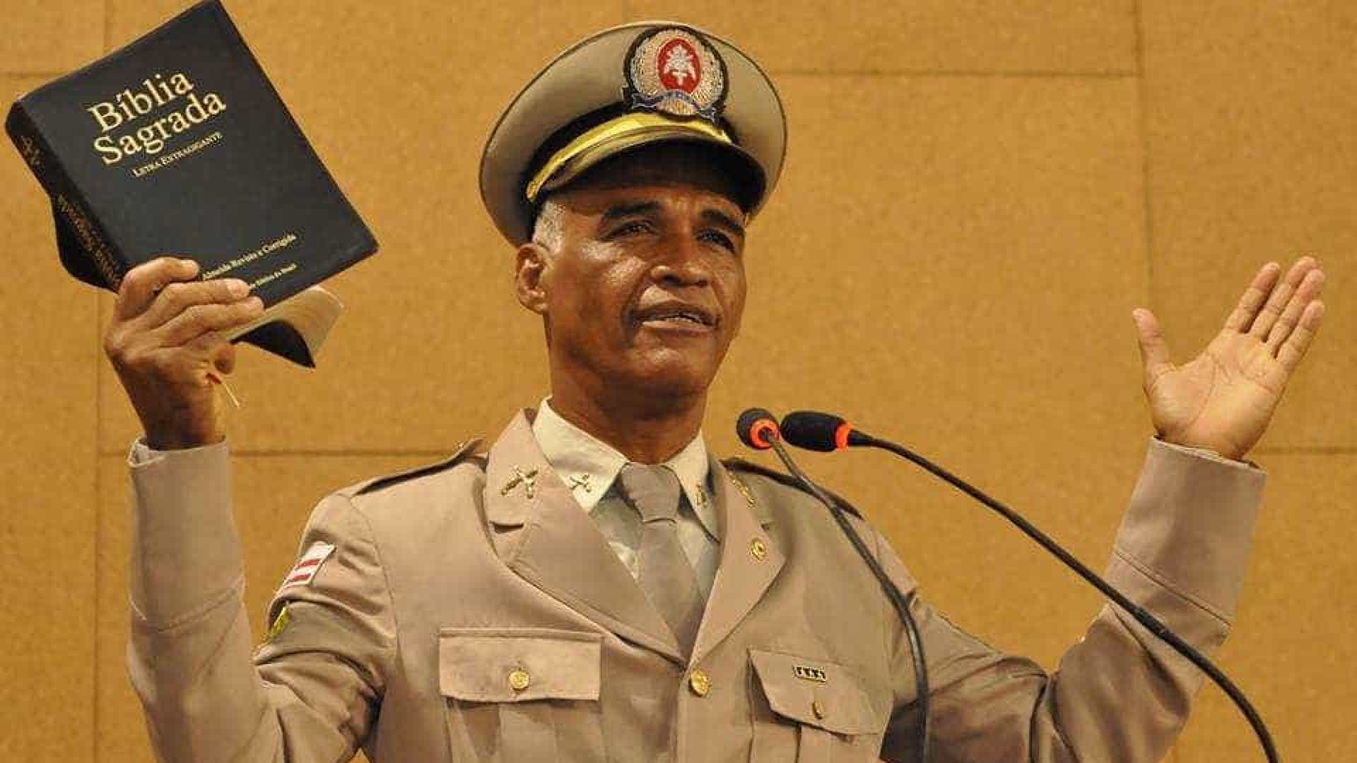 Pastor Sargento Isidório viveu tortura e drama familiar e pulsa contradições