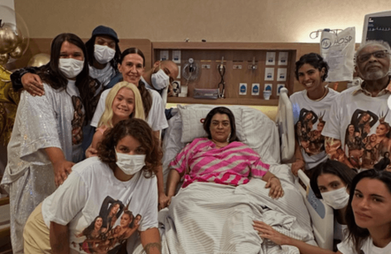 Preta Gil deixa UTI e compartilha mensagem positiva sobre tratamento: 'Felicidade em dobro'