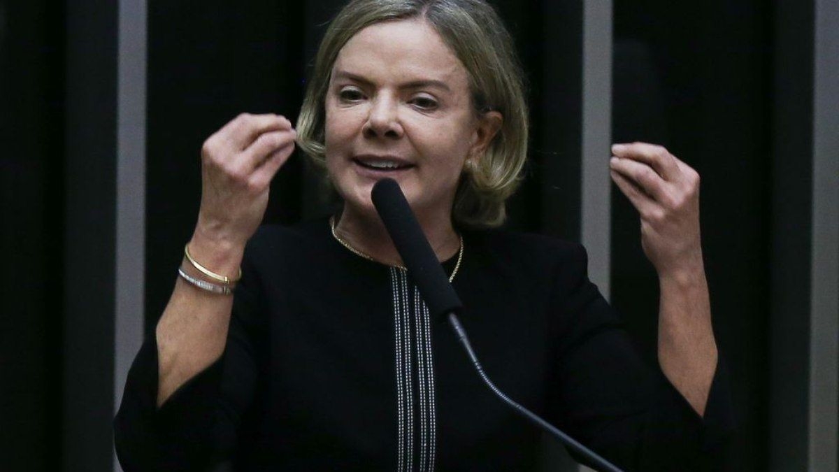 Gleisi Hoffmann defende pacote fiscal e responde Motta