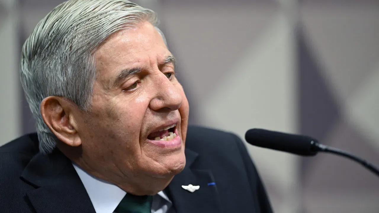 PGR apoia prisão domiciliar de Augusto Heleno