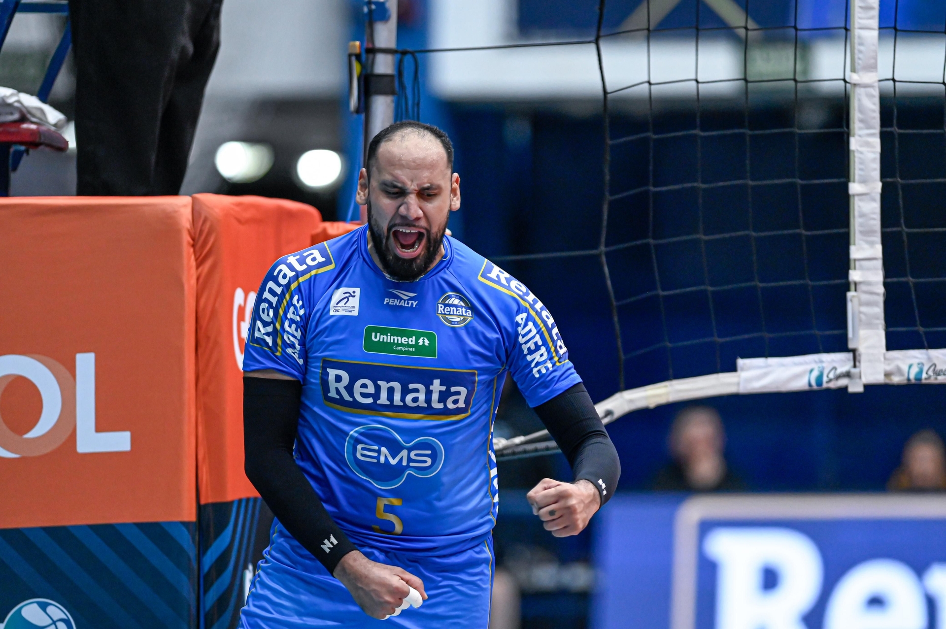 Matheus Celestino brilha na final da Superliga de Vôlei