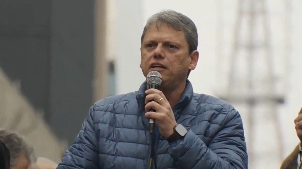 Tarcisio radicaliza e adota discurso bolsonarista