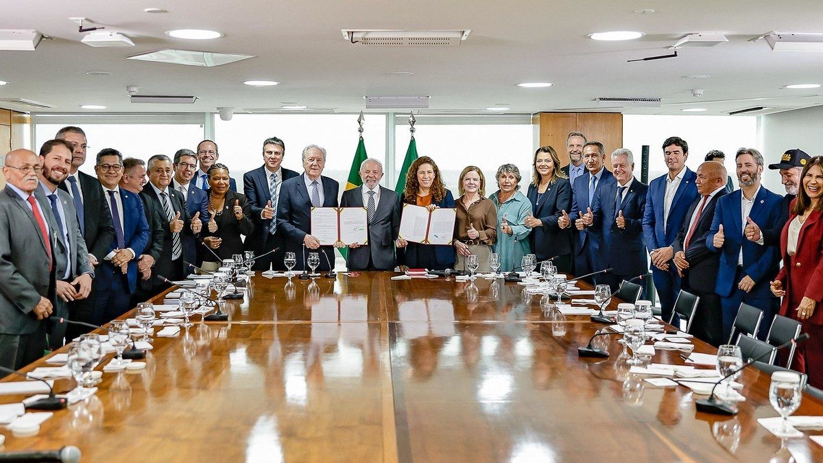 Projeto de Lei cria 8.825 cargos no Executivo Federal