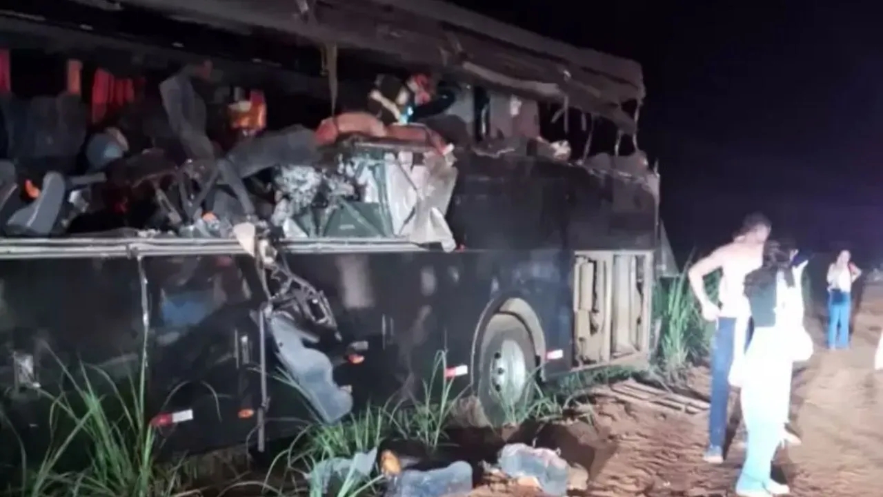 Acidente em São Paulo resulta na morte de 12 pessoas