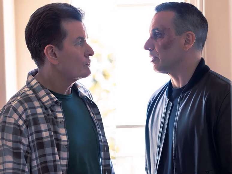 Bookie | Veja o trailer da nova série do criador de "Two and a Half Men" com Charlie Sheen