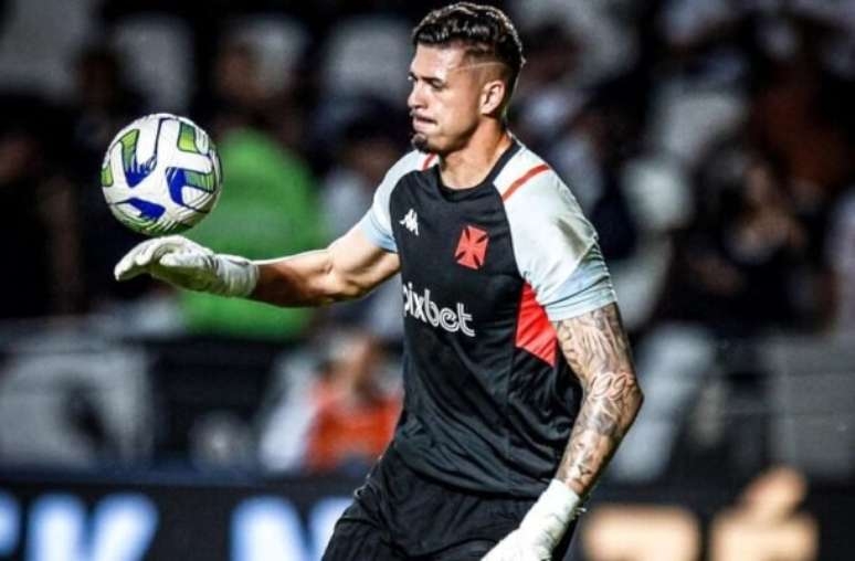 E o Ivan? Sem espaço no Vasco, goleiro frustra expectativa e tem futuro incerto