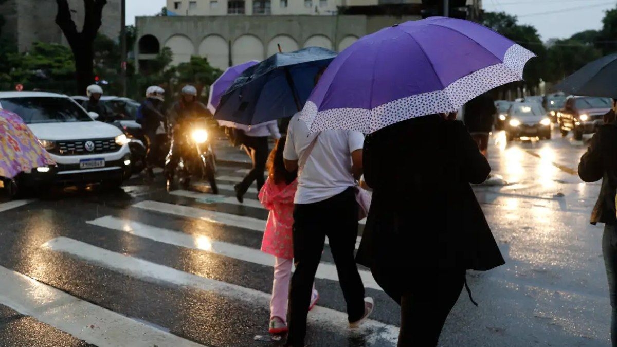 Ciclone provoca ventos fortes em seis estados brasileiros