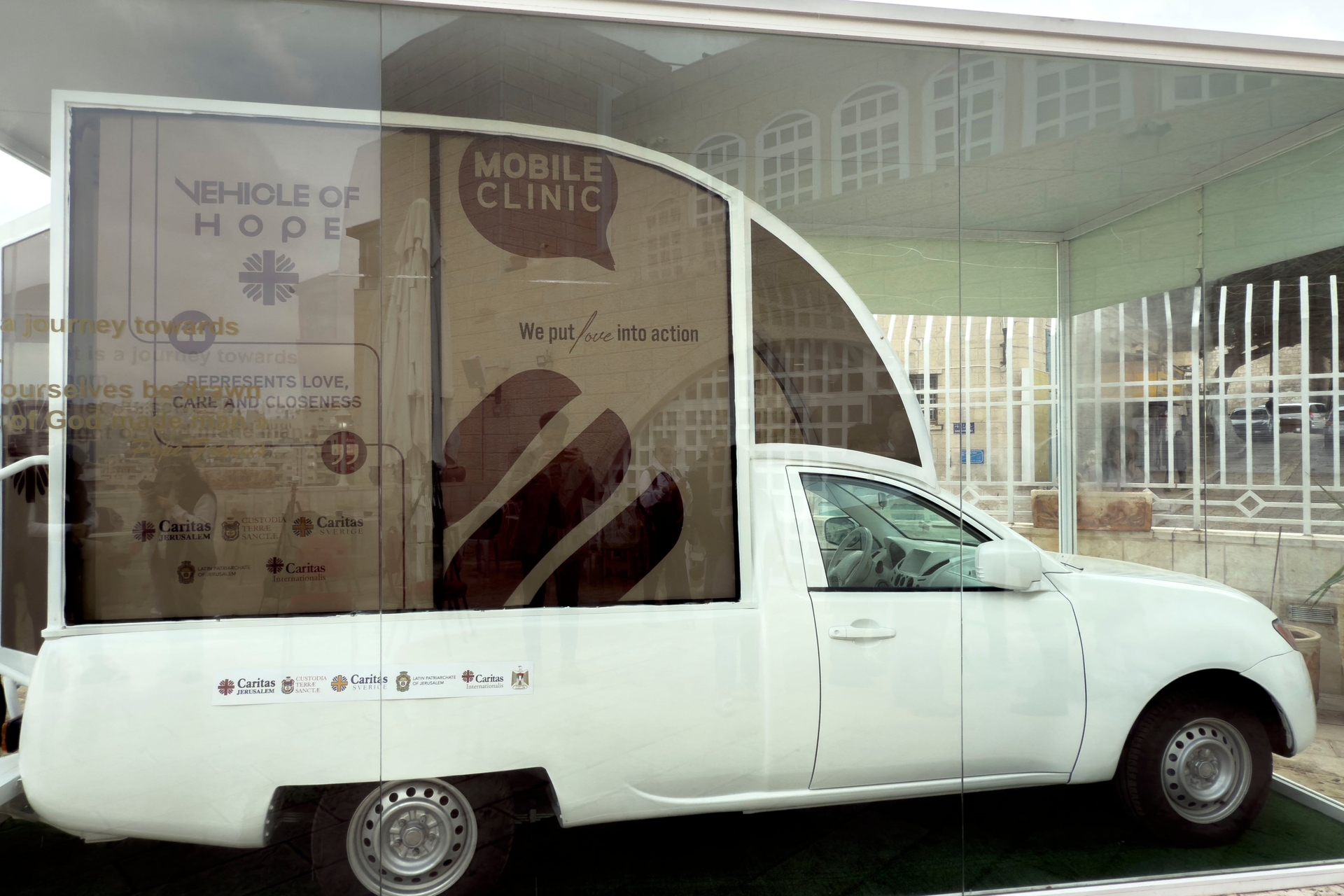 Papamóvel de Francisco aguarda autorização para entrar em Gaza