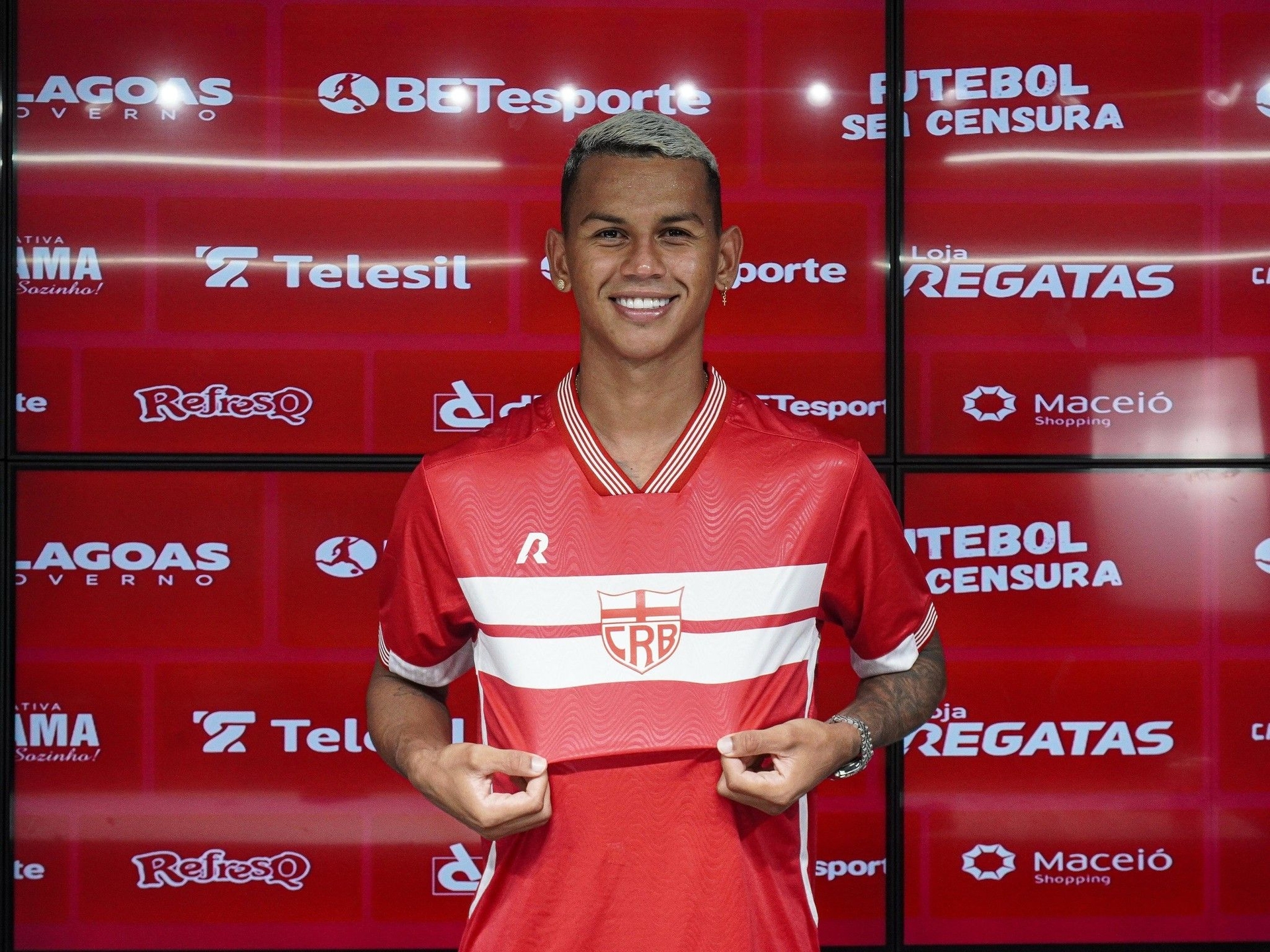Fernando Henrique se apresenta ao torcedor do CRB