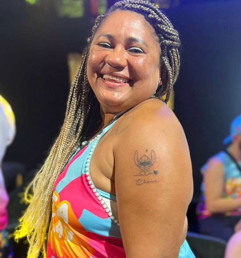 Influenciadora faz tatuagem na Farofa da Gkay, mas tatuador comete erro; veja