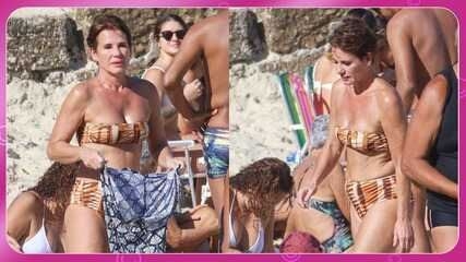 Andréa Veiga curte férias em Ipanema com estilo