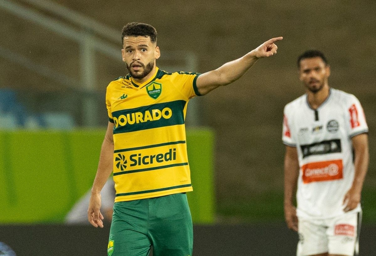 CRB acerta com Kevin e negocia volante ex-Vasco e Palmeiras