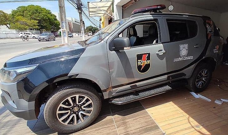 Suspeito de tráfico é parado por direção perigosa e preso com 3,8 kg de droga, no Benedito Bentes