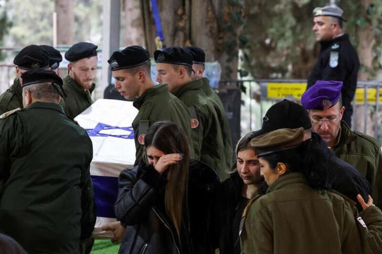 Israel sofre maior perda em Gaza com morte de 24 soldados e diz que cercou cidade de Khan Younis