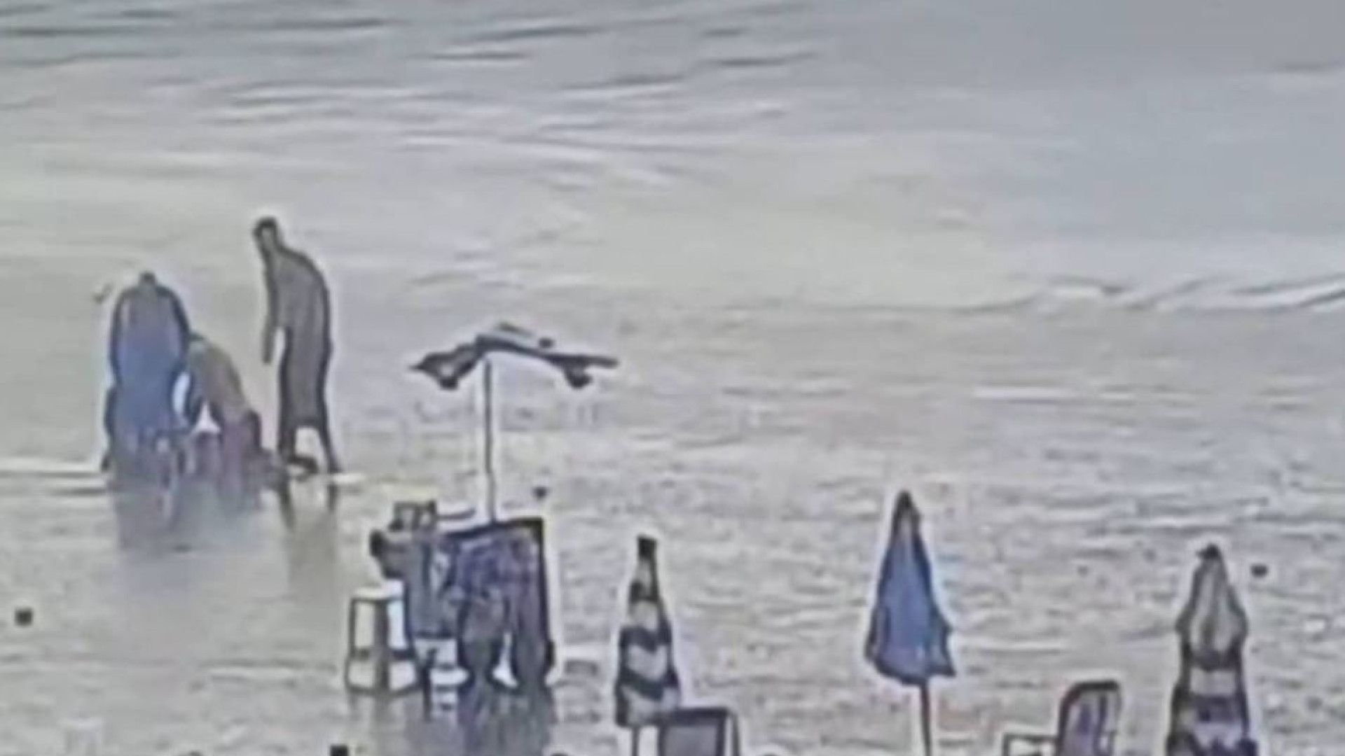 Banhista morre após ser atingida por raio em Praia Grande