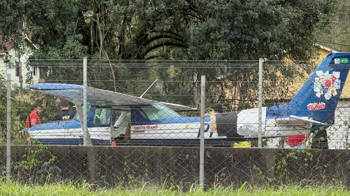Avião realiza pouso de emergência na Régis Bittencourt